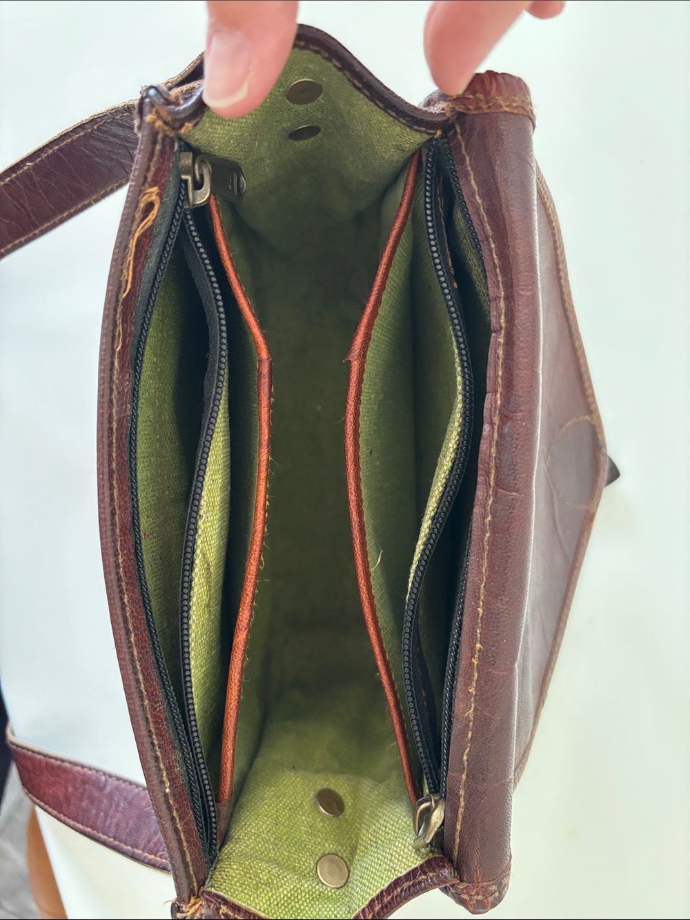 Vintage-Style Brown Leather Crossbody Bag - Picture 6 of 8